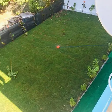 Refreshing House With Garden In The Heart Of